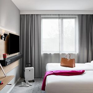 Moxy Twin Room
